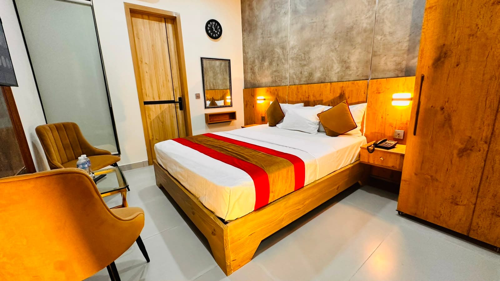Go 006 Hotel Lahore Deluxe Double Bed