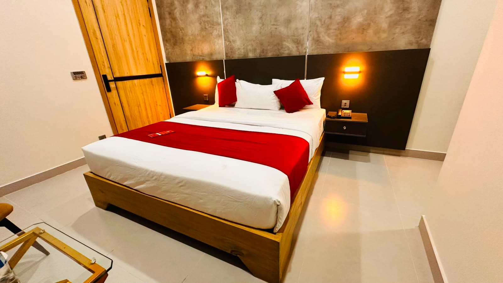Go 006 Hotel Lahore Deluxe Double Bed