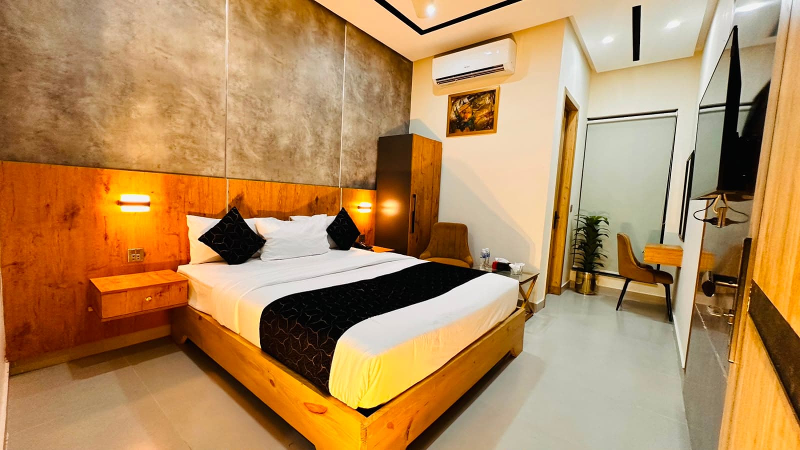 Go 006 Hotel Lahore Deluxe Double Bed