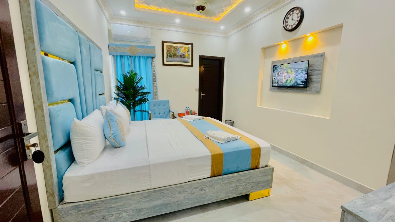Go 002 Hotel Lahore Deluxe Double Bed