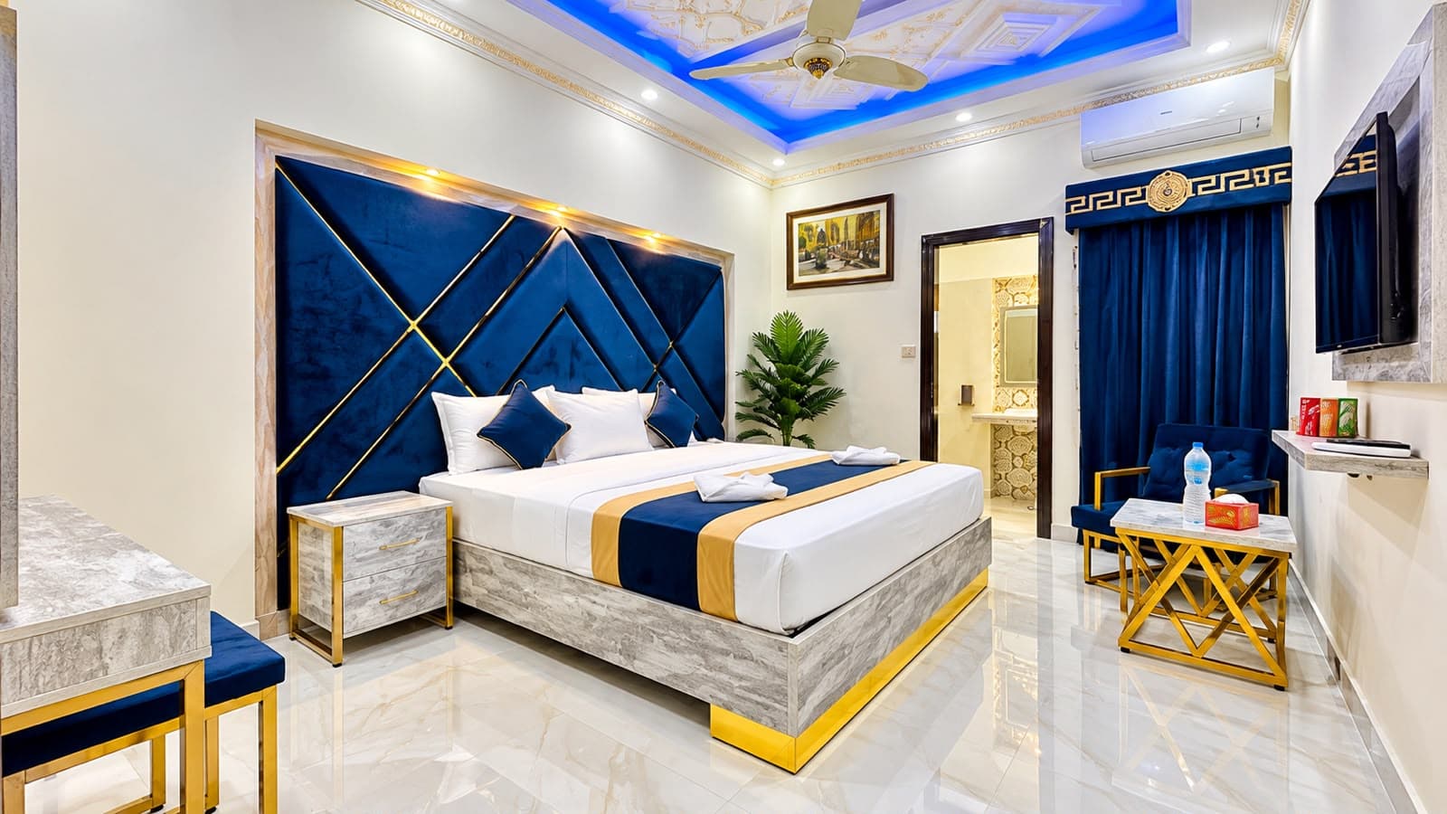 Go 002 Hotel Lahore Deluxe King Bed
