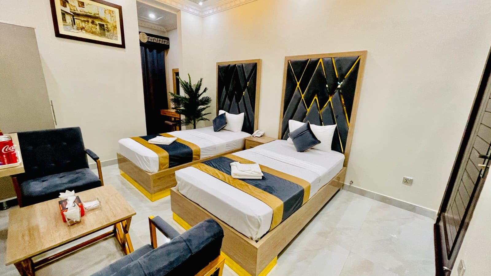 Go 002 Hotel Lahore Deluxe Twin Bed