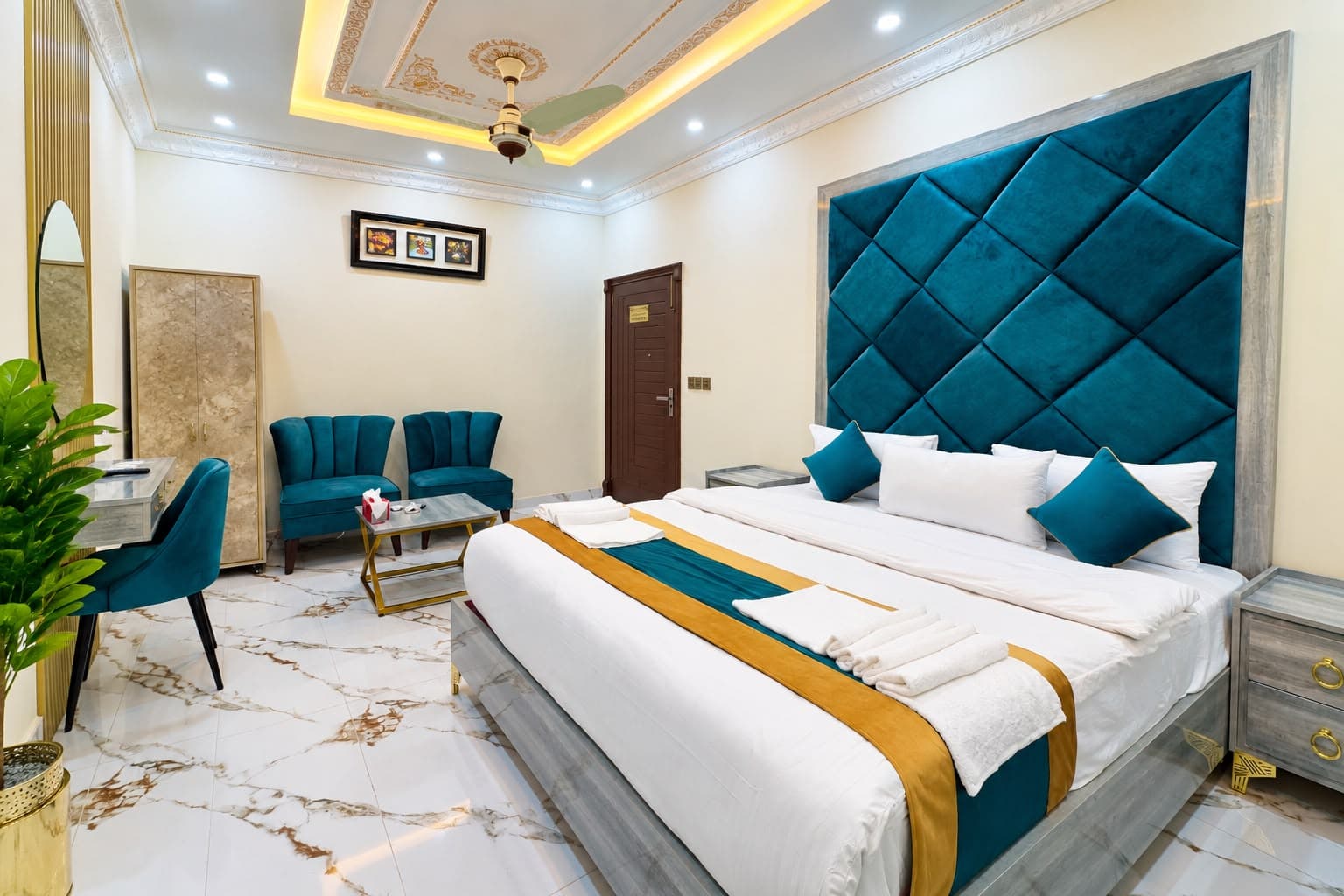 Go 003 Hotel Lahore Deluxe Double Bed