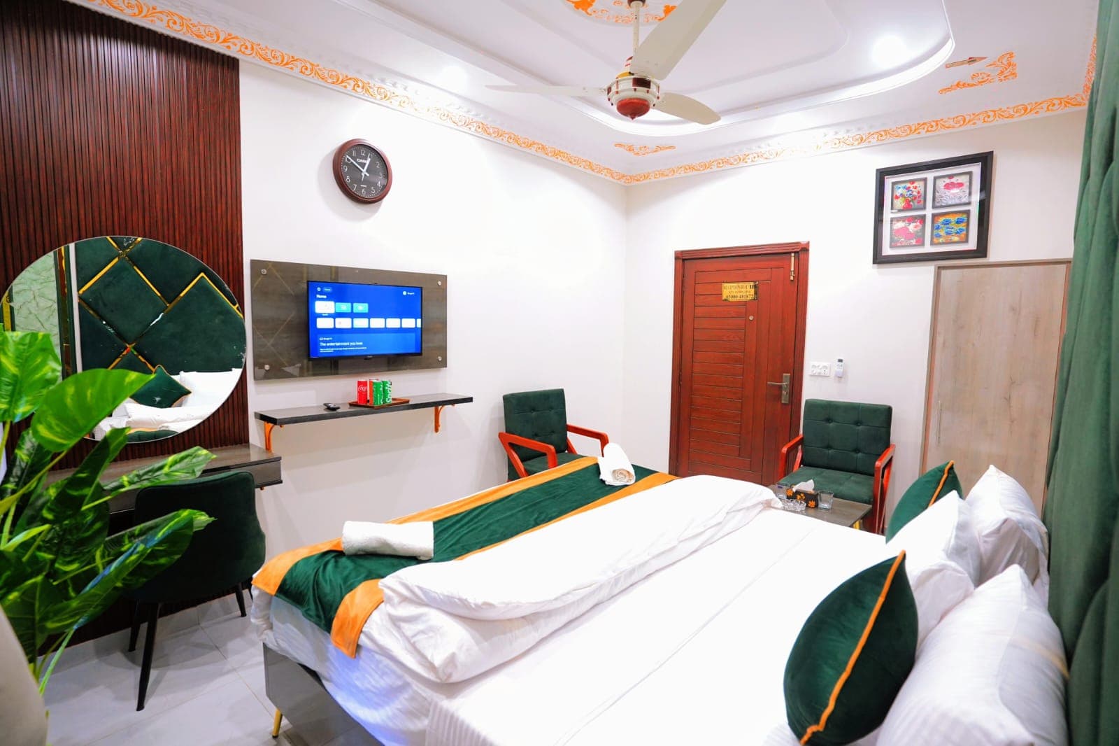 Go 005 Hotel Lahore Deluxe Double Bed