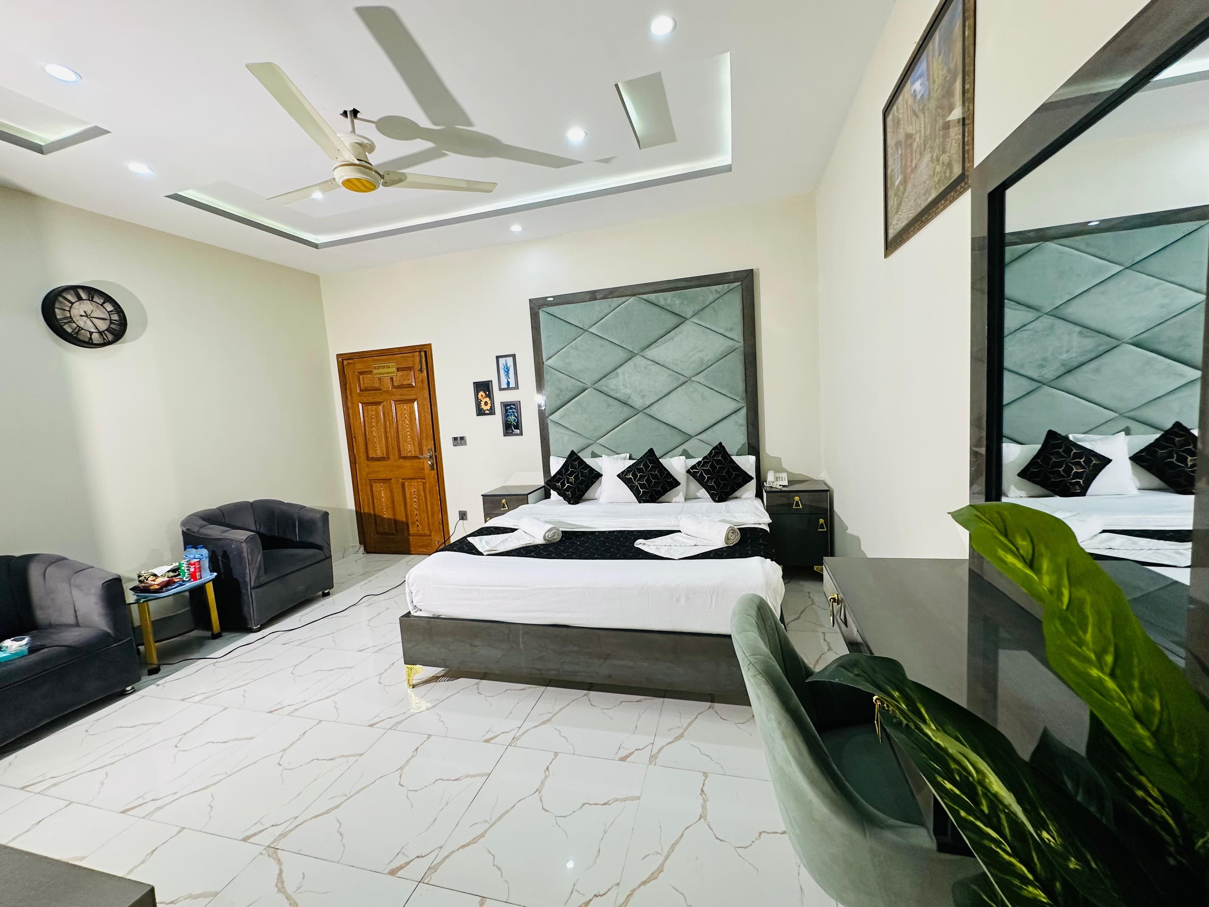 Go 008 Hotel Deluxe Double Bed Room