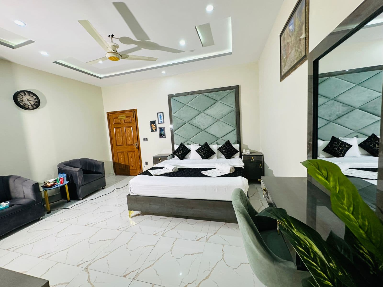 Go 008 Hotel Deluxe Double Bed Room