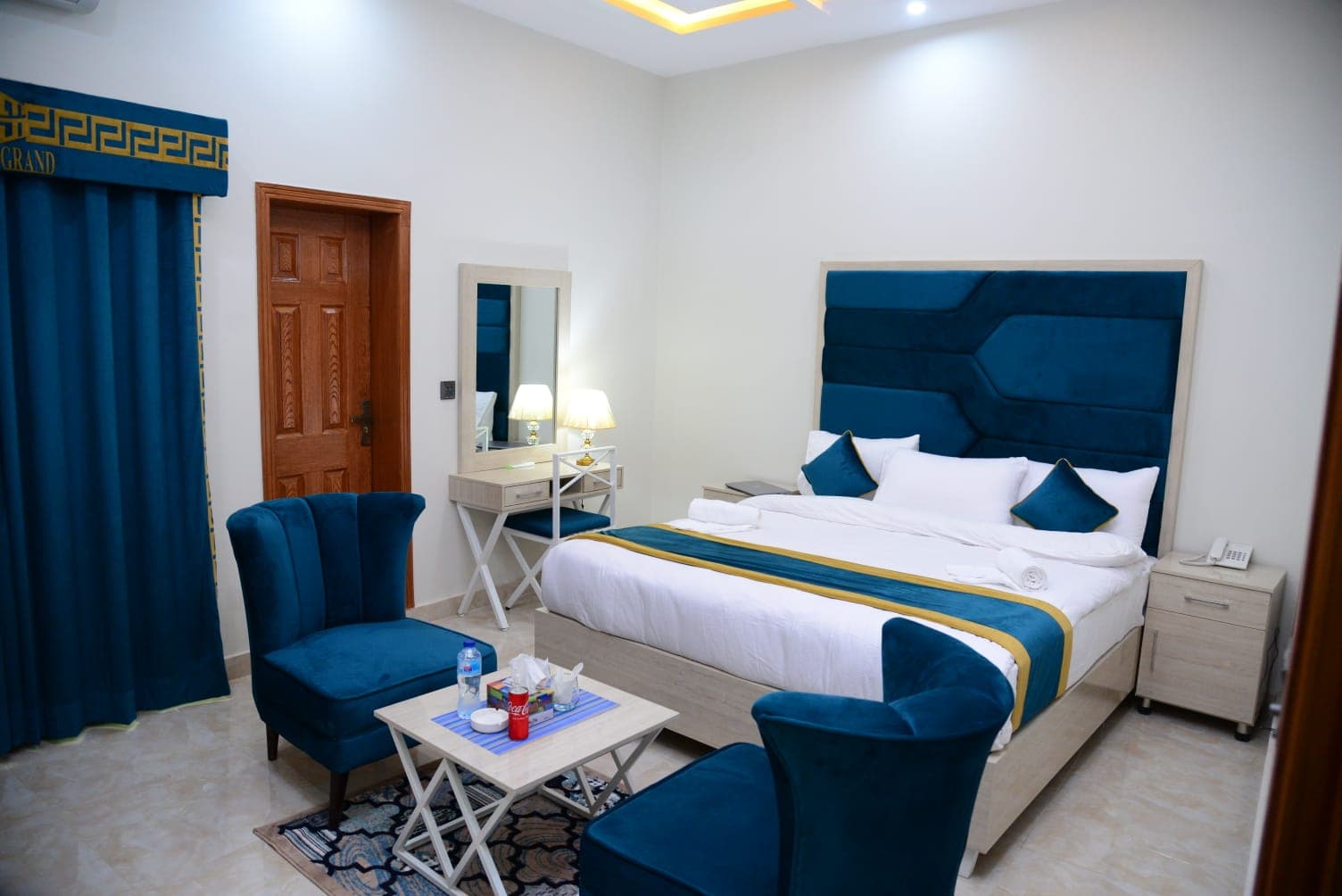 Go Luxury Grand Hotel Lahore Deluxe Bed Room
