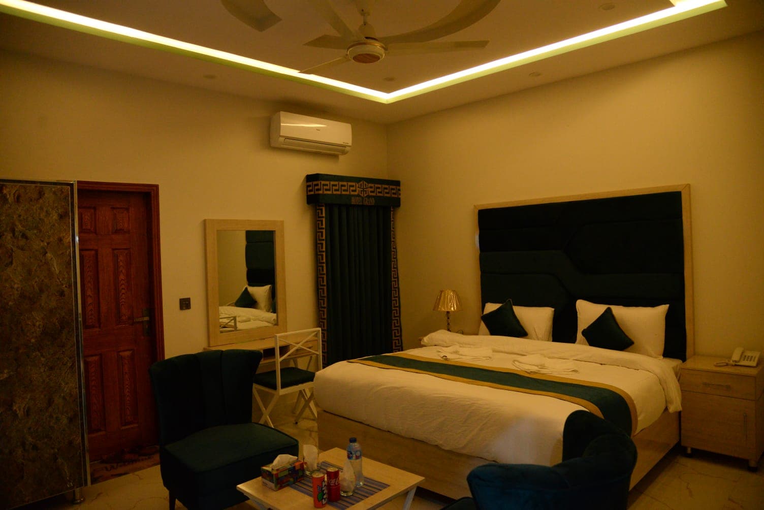 Go Luxury Grand Hotel Lahore Deluxe Bed Room