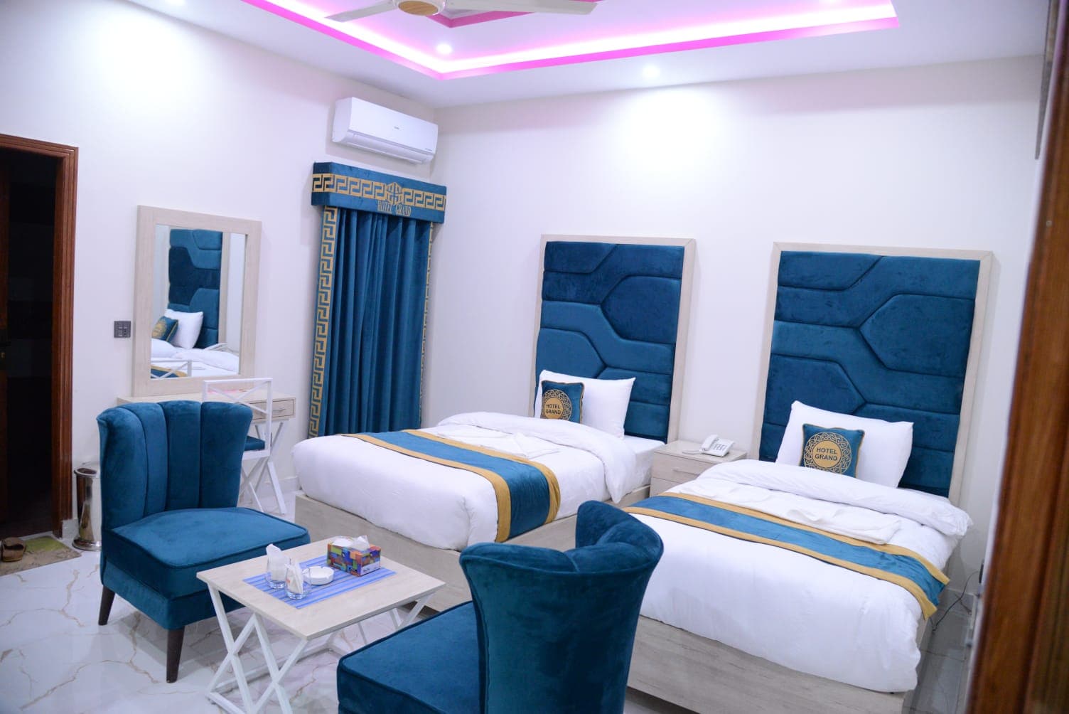 Go Luxury Grand Hotel Lahore Deluxe Twin Bed Room
